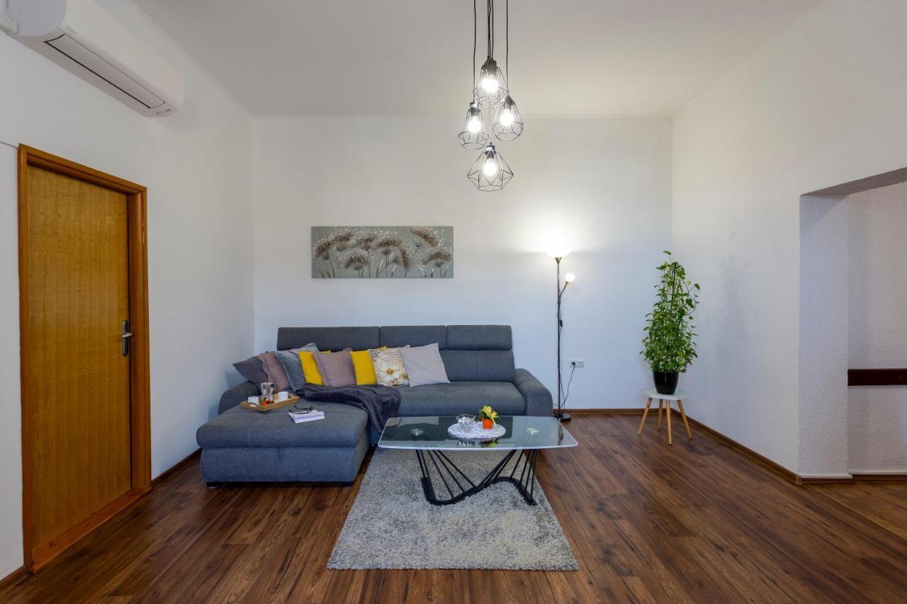 Apartment Lema